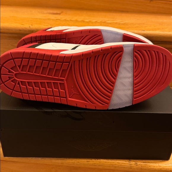 Nike Air Jordan 1 Nu Retro Low Men’s 10.5 Varsity Red/Black-White coloway - Picture 7 of 7